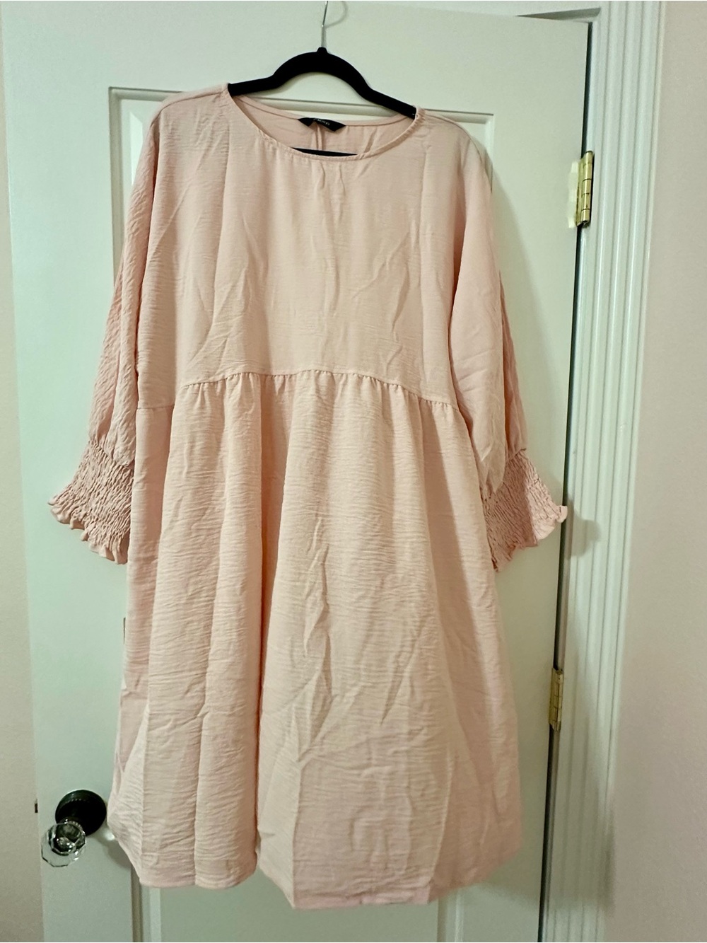 Women's Long Sleeve Smocked Cuff Dress in Light Pink